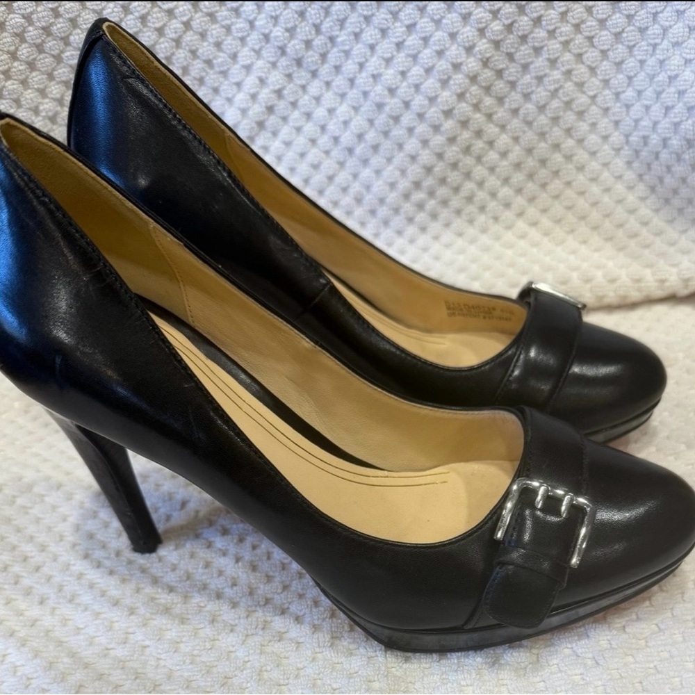 Cole Haan Chelsea Buckle Pump Sz 6.5B